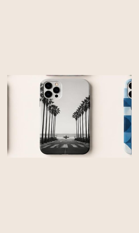 Funda de móvil con una fotografía de palmeras en blanco y negro